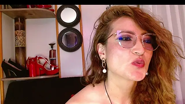 Snapshot of AdeleMourfg chatting on February 10, 9:04 am AdeleMourfg online show from February 10, 9:04 am