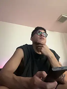 Snapshot of LCarreraa chatting on February 22, 12:45 am LCarreraa online show from February 22, 12:45 am