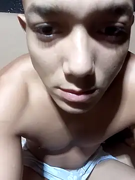 Snapshot of tayson_ chatting on April 5, 10:45 am tayson online show from April 5, 10:45 am