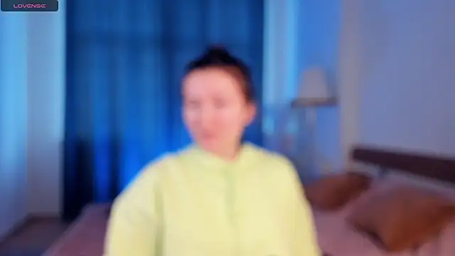 VickieVici online show from December 8, 9:24 am