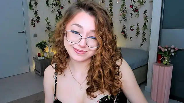 Snapshot of SereneFlame chatting on May 7, 7:52 pm SereneFlame online show from May 7, 7:52 pm
