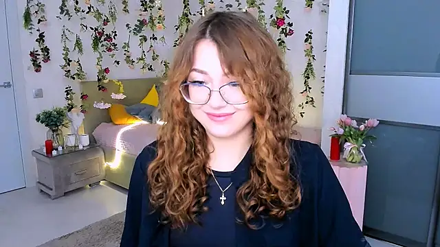 Snapshot of SereneFlame chatting on June 2, 10:06 am SereneFlame online show from June 2, 10:06 am