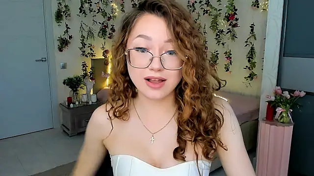 Snapshot of SereneFlame chatting on June 10, 10:14 am SereneFlame online show from June 10, 10:14 am