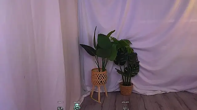 Snapshot of AlisiaSpinnet_ chatting on December 19, 10:13 am AlisiaSpinnet online show from December 19, 10:13 am