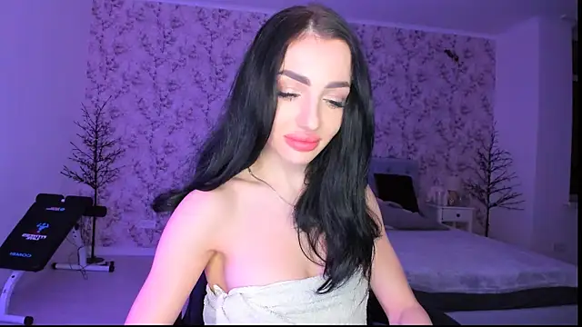 NancyLovee  online show from January 6, 4:00 pm