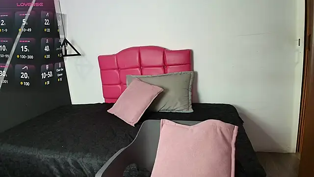 Snapshot of ScarleetJhonson_ chatting on March 11, 11:33 am ScarleetJhonson online show from March 11, 11:33 am