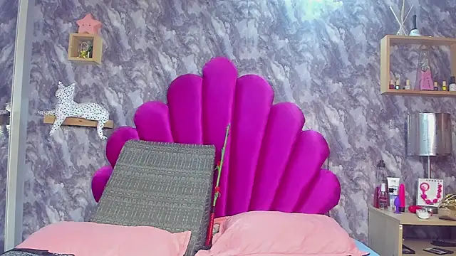 Snapshot of EMMAPARISS chatting on September 29, 12:32 pm EMMAPARISS online show from September 29, 12:32 pm