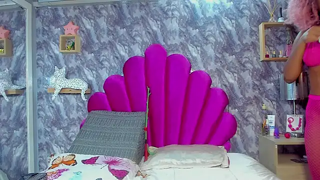 Snapshot of EMMAPARISS chatting on October 24, 11:50 am EMMAPARISS online show from October 24, 11:50 am