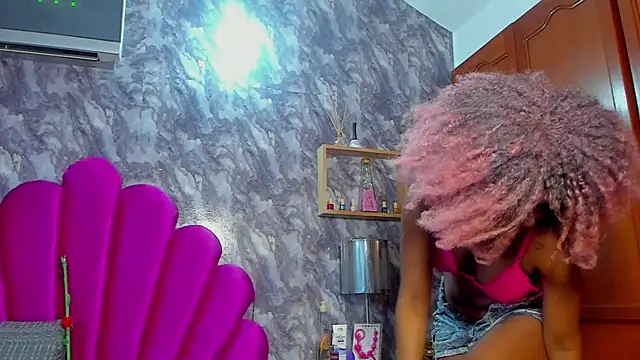 Snapshot of EMMAPARISS chatting on October 27, 11:47 am EMMAPARISS online show from October 27, 11:47 am