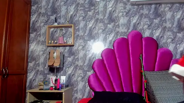 EMMAPARISS online show from December 17, 11:27 am