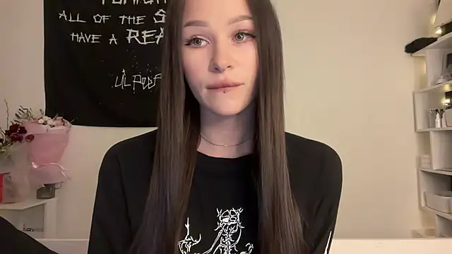 Snapshot of ur_molly chatting on March 6, 12:56 pm ur molly online show from March 6, 12:56 pm