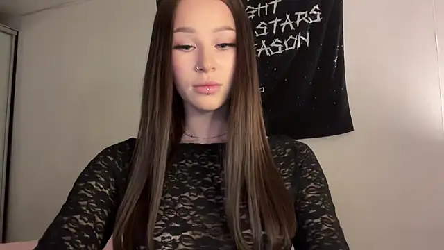 Snapshot of ur_molly chatting on April 3, 12:52 am ur molly online show from April 3, 12:52 am