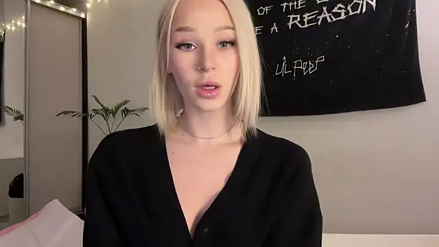 Snapshot of ur_molly chatting on April 27, 1:42 pm ur molly online show from April 27, 1:42 pm
