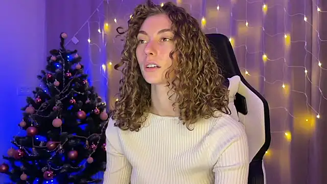 Snapshot of lady_curls chatting on December 8, 11:40 pm lady curls online show from December 8, 11:40 pm