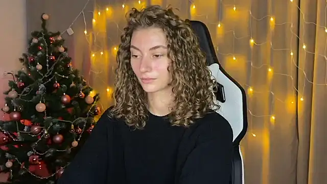 Snapshot of lady_curls chatting on December 9, 10:41 pm lady curls online show from December 9, 10:41 pm