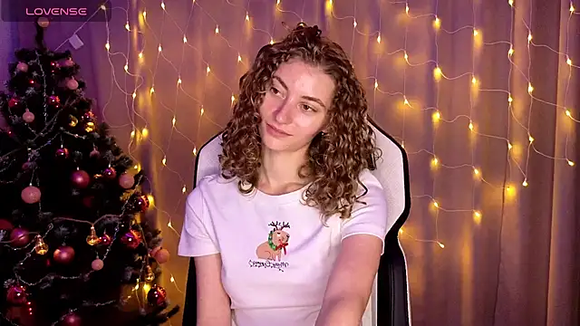 Snapshot of lady_curls chatting on December 13, 1:48 am lady curls online show from December 13, 1:48 am