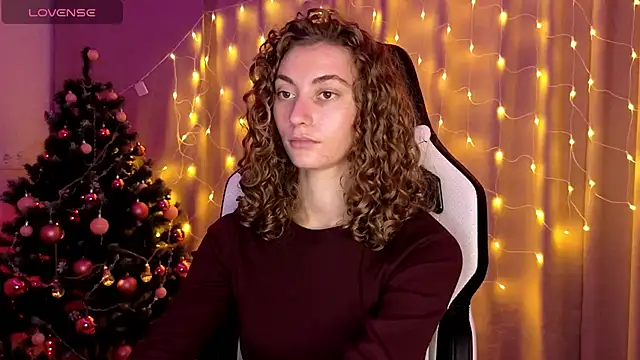 Snapshot of lady_curls chatting on December 17, 2:12 am lady curls online show from December 17, 2:12 am