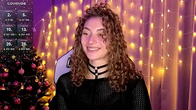 Snapshot of lady_curls chatting on December 20, 11:37 pm lady curls online show from December 20, 11:37 pm