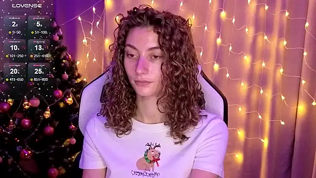 Snapshot of lady_curls chatting on December 27, 11:21 pm lady curls online show from December 27, 11:21 pm