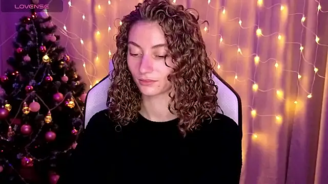 Snapshot of lady_curls chatting on December 30, 10:45 pm lady curls online show from December 30, 10:45 pm