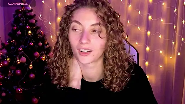 Snapshot of lady_curls chatting on December 31, 1:47 am lady curls online show from December 31, 1:47 am