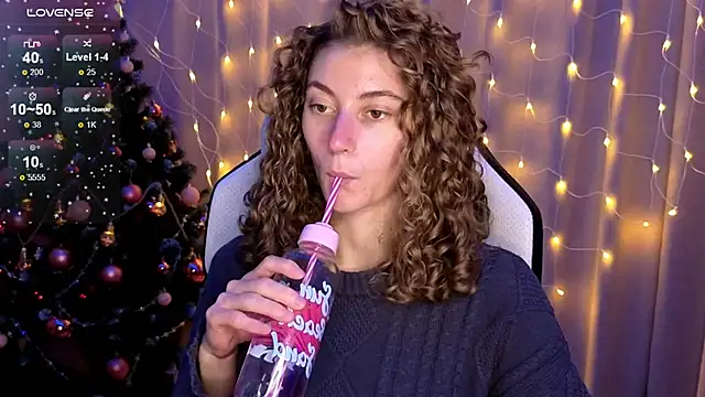 Snapshot of lady_curls chatting on January 1, 2:51 am lady curls online show from January 1, 2:51 am