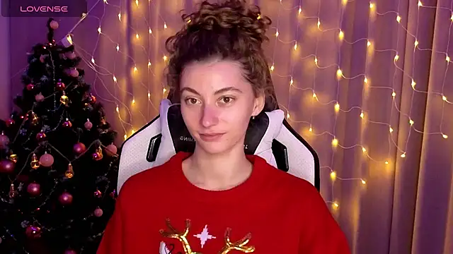 Snapshot of lady_curls chatting on January 1, 11:07 pm lady curls online show from January 1, 11:07 pm