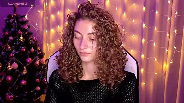 Snapshot of lady_curls chatting on January 3, 11:01 pm lady curls online show from January 3, 11:01 pm