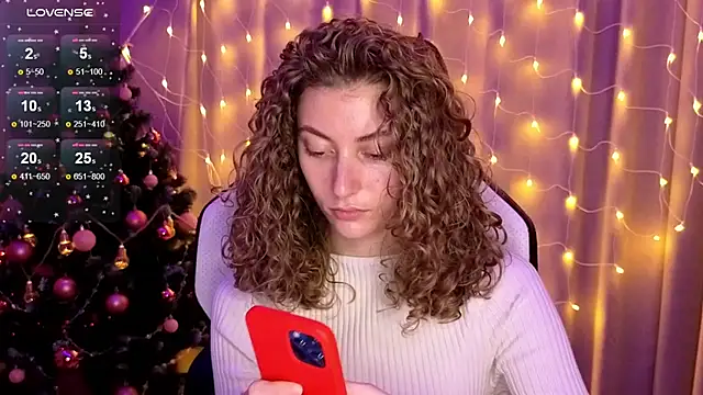 Snapshot of lady_curls chatting on January 4, 11:27 pm lady curls online show from January 4, 11:27 pm