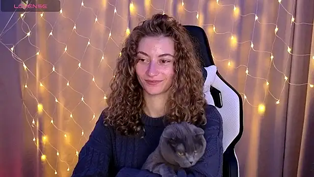 Snapshot of lady_curls chatting on January 8, 1:53 am lady curls online show from January 8, 1:53 am