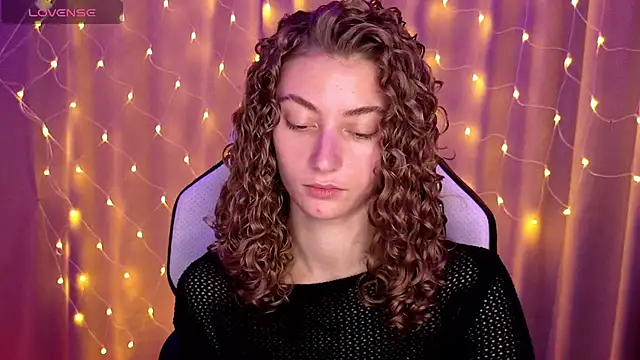 Snapshot of lady_curls chatting on January 8, 10:48 pm lady curls online show from January 8, 10:48 pm