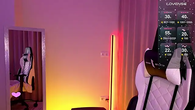 Snapshot of lady_curls chatting on January 14, 9:51 pm lady curls online show from January 14, 9:51 pm