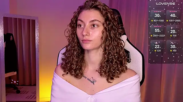 Snapshot of lady_curls chatting on January 15, 4:04 am lady curls online show from January 15, 4:04 am