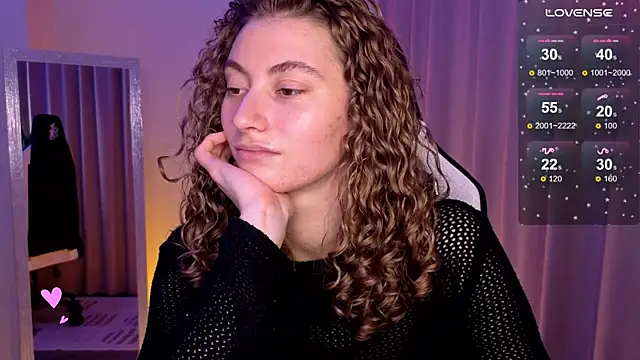 Snapshot of lady_curls chatting on January 16, 5:21 am lady curls online show from January 16, 5:21 am