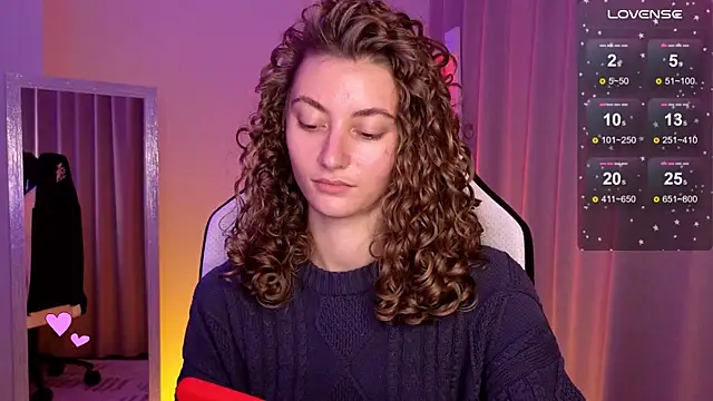 Snapshot of lady_curls chatting on January 19, 12:28 am lady curls online show from January 19, 12:28 am