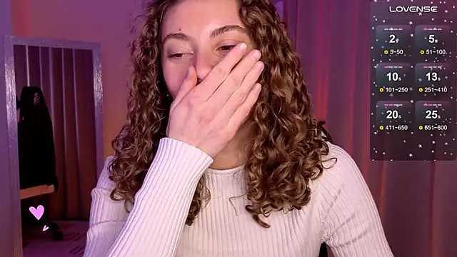 Snapshot of lady_curls chatting on January 21, 2:00 am lady curls online show from January 21, 2:00 am