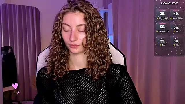 Snapshot of lady_curls chatting on January 24, 2:07 am lady curls online show from January 24, 2:07 am