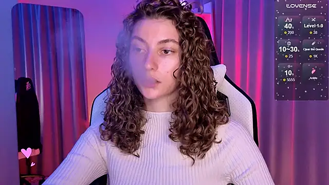 Snapshot of lady_curls chatting on January 28, 11:39 pm lady curls online show from January 28, 11:39 pm