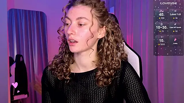 Snapshot of lady_curls chatting on February 7, 10:09 pm lady curls online show from February 7, 10:09 pm