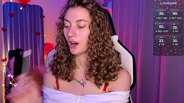 Snapshot of lady_curls chatting on February 15, 2:26 am lady curls online show from February 15, 2:26 am