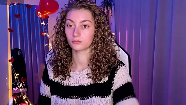 Snapshot of lady_curls chatting on February 21, 11:32 pm lady curls online show from February 21, 11:32 pm