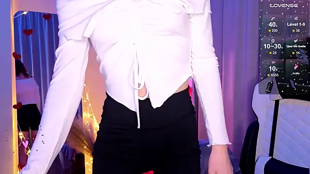 Snapshot of lady_curls chatting on February 26, 11:59 pm lady curls online show from February 26, 11:59 pm