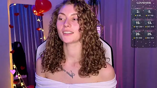 Snapshot of lady_curls chatting on February 28, 12:10 am lady curls online show from February 28, 12:10 am