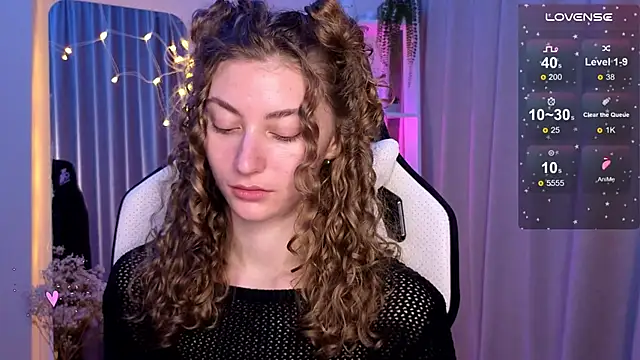 Snapshot of lady_curls chatting on March 8, 2:55 am lady curls online show from March 8, 2:55 am