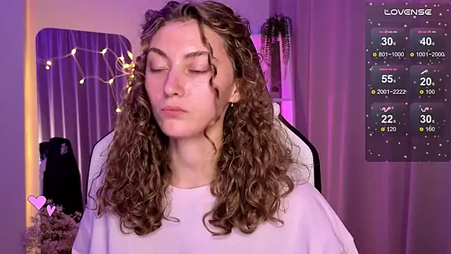 Snapshot of lady_curls chatting on March 10, 10:02 pm lady curls online show from March 10, 10:02 pm