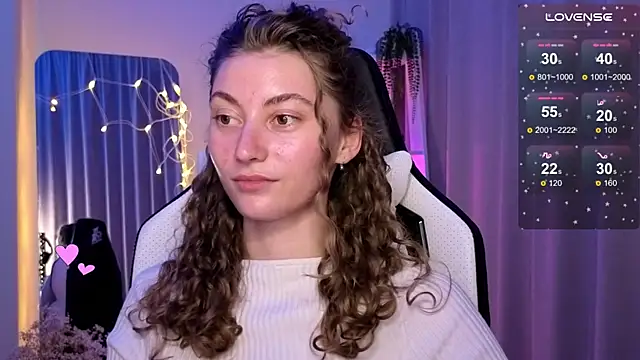 Snapshot of lady_curls chatting on March 13, 11:38 pm lady curls online show from March 13, 11:38 pm