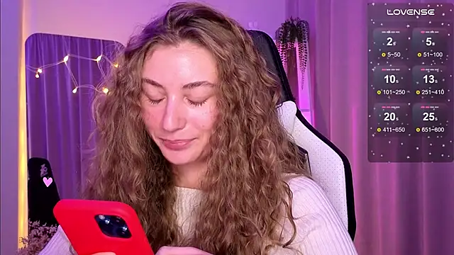 Snapshot of lady_curls chatting on March 21, 10:17 pm lady curls online show from March 21, 10:17 pm