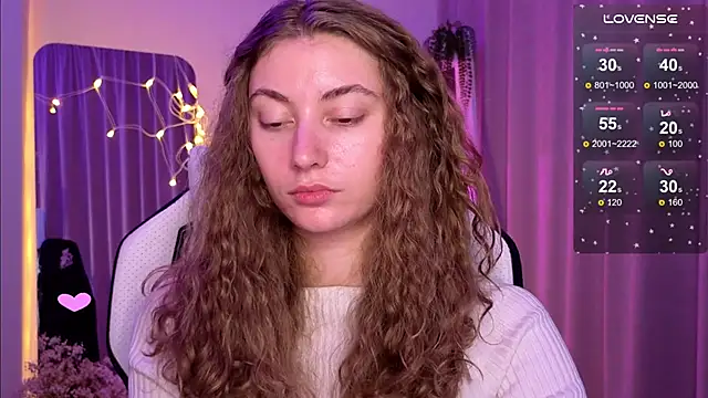 Snapshot of lady_curls chatting on March 22, 2:16 am lady curls online show from March 22, 2:16 am