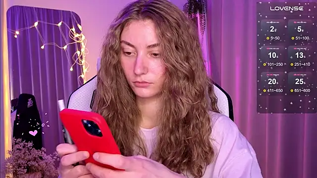 Snapshot of lady_curls chatting on March 22, 7:20 pm lady curls online show from March 22, 7:20 pm