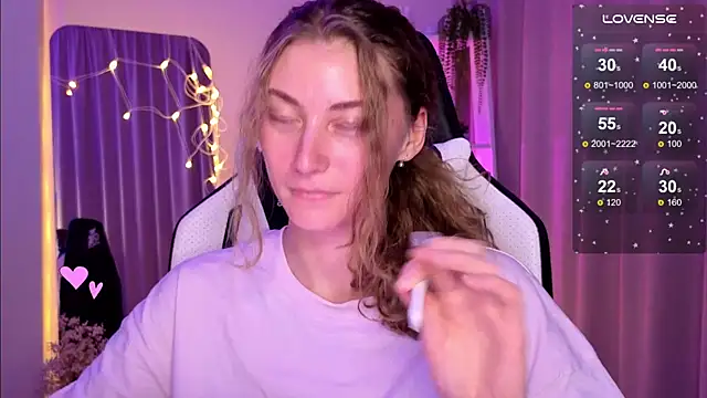 Snapshot of lady_curls chatting on March 22, 11:53 pm lady curls online show from March 22, 11:53 pm